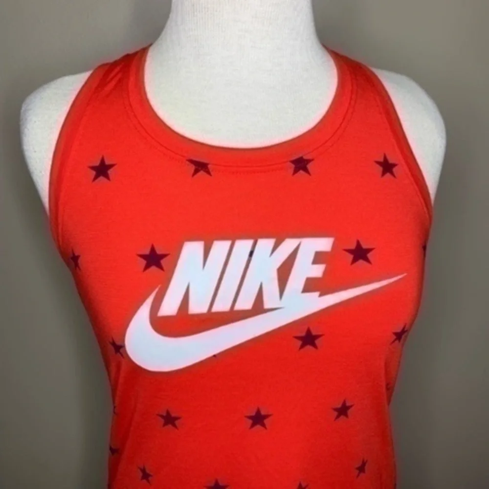 NWT. NIKE Women’s Star Graphic Tank